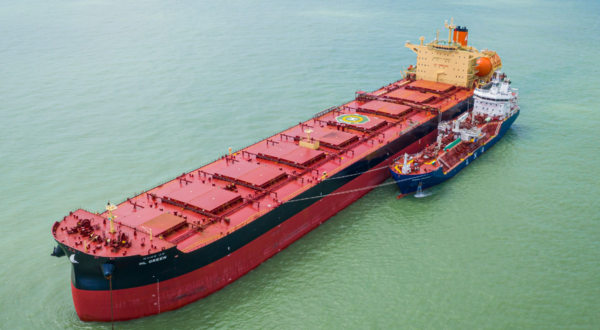 ▲ 포스코 그룹이 2020년 세계 최초로 도입한 18만톤급 LNG 추진 선박