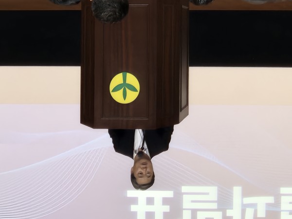 분임토의 결과를 발표하고 있는  KSS해운 이승우 회장.