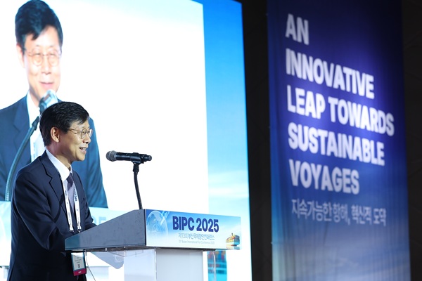 개회사를 하고 있는 부산항만공사 송상근 사장